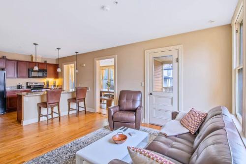 Westcott 3 Bed Apt in Mansion mins to SU JMA Dome