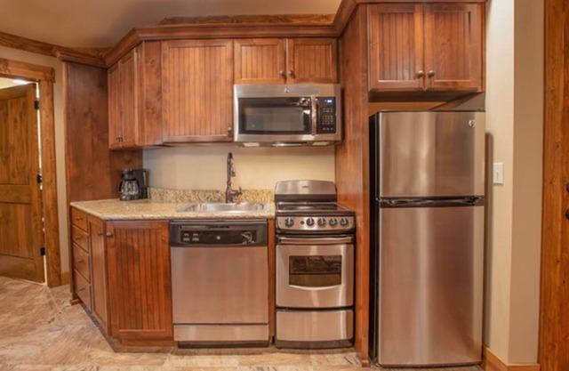 Westgate Branson Woods 1 King BR Villa, full kitchen, pet friendly