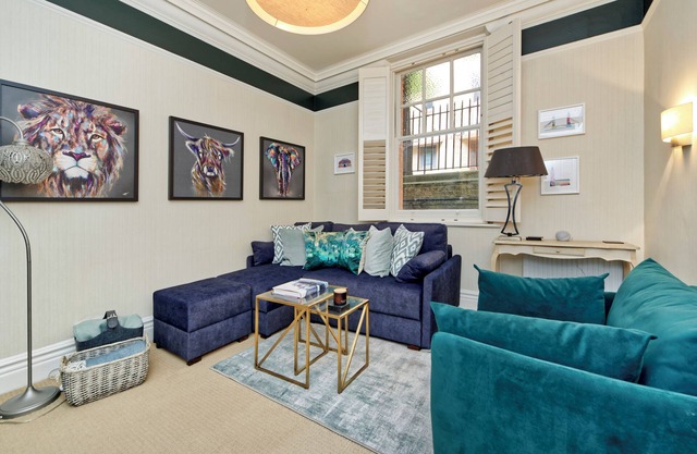 Westminster Retreat by UnderTheDoormat