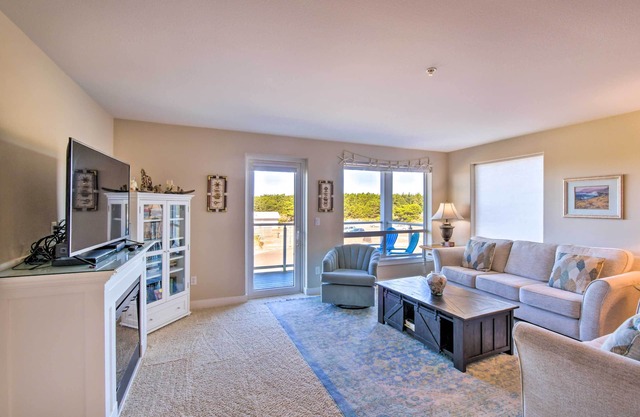 Westport Condo w/Saltwater Pool: Steps to Beach!
