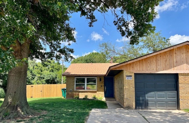 Where Buffalo Roam. Sleeps 5. Wi-fi. Fenced yard.