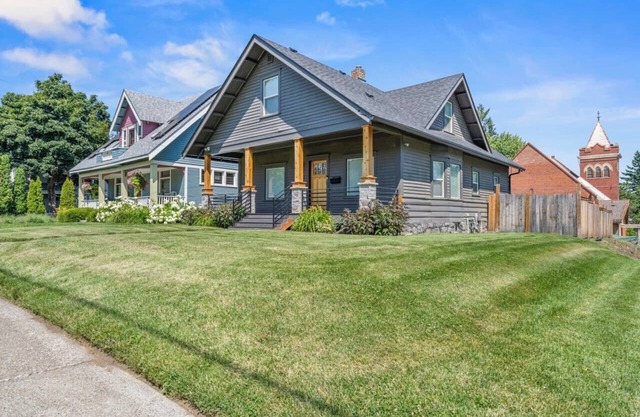 Where the Cool Kids Stay | Hot Tub + Perry