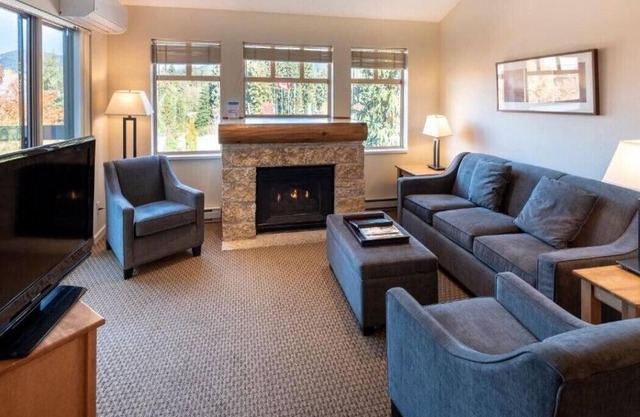 Whiski Jack At Tyndall Stone Lodge- Spacious 2 Bedroom W/Full Kitchen