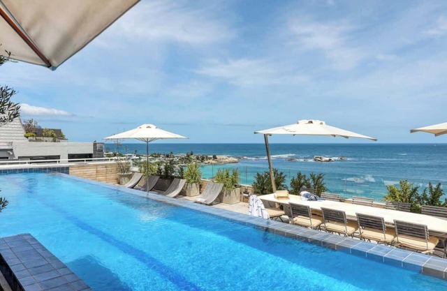 White Cliffs Penthouse - Clifton | Roof-top pool
