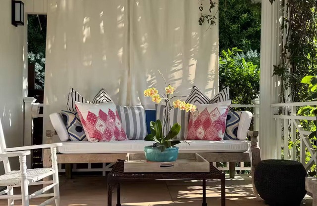White Contemporary in Classic Estate SOH for 3 max