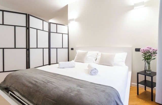 White Flat in Como City Center by Rent all Como