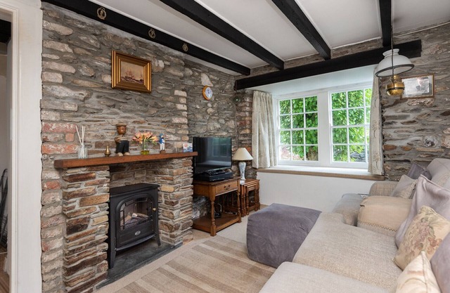 White Pebble Cottage, popular village - Port Isaac