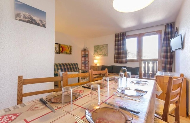 Wifi, 150m from ski slopes, 1st floor, balcony, tv, ski locker, 40m², Montchavin La Plagne