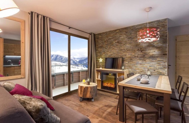 Wifi, ski-in/ski-out & foot of the slopes, fitness, swimming pool, balcony, tv, ski locker, 75-80m²
