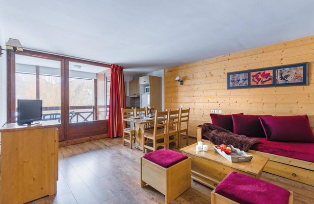 Wifi, swimming pool, balcony, tv, ski locker, 24m², Brides Les Bains