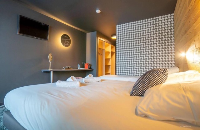 Wifi, view mountain, swimming pool, sauna, hammam, balcony, parking, ski locker, 20m²