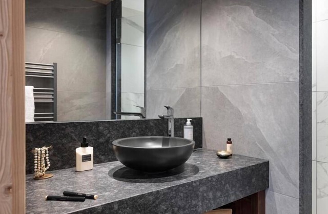 Wifi, view mountain, swimming pool, sauna, hammam, balcony, parking, tv, ski locker, 88m², Valmorel