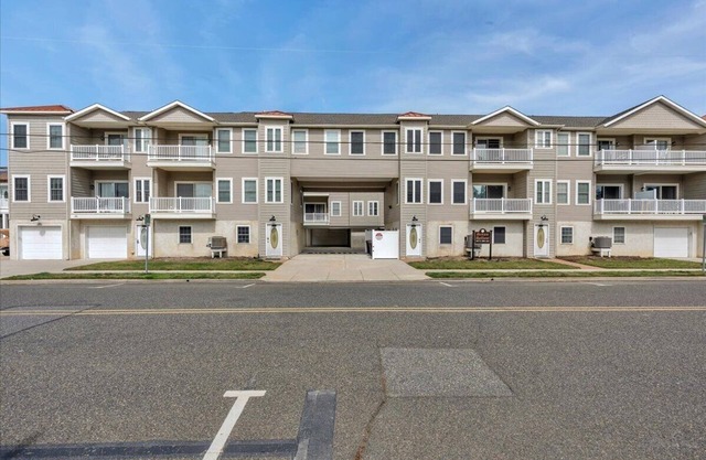 Wild Pearl - 3br/2ba - Parking - HEATED POOL, North Wildwood, NJ