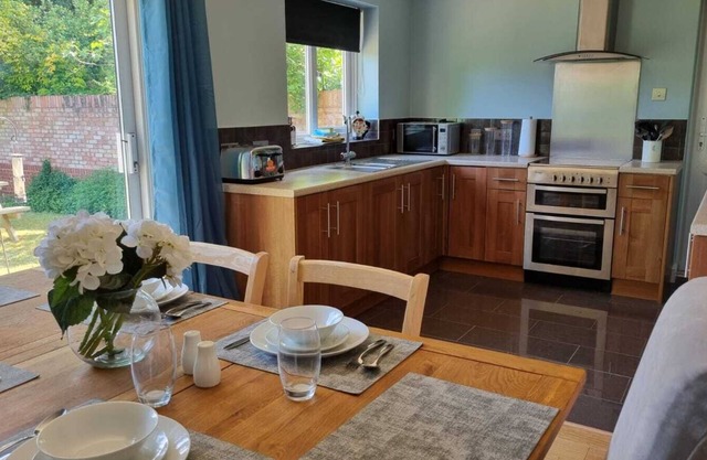 Windsor 4 Bedroom House with garden near to Legoland with free off road parking
