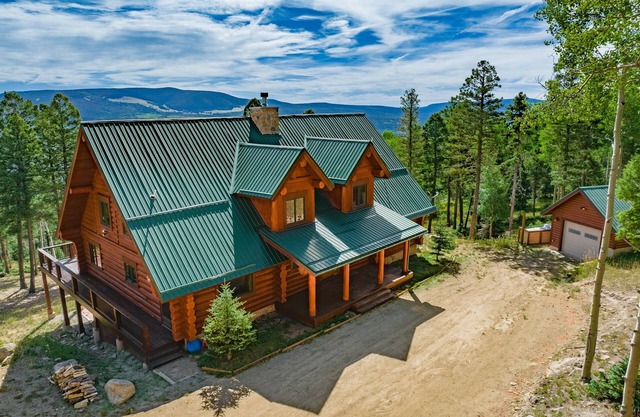 Wine Down Retreat, Two Master Suites, Gameroom