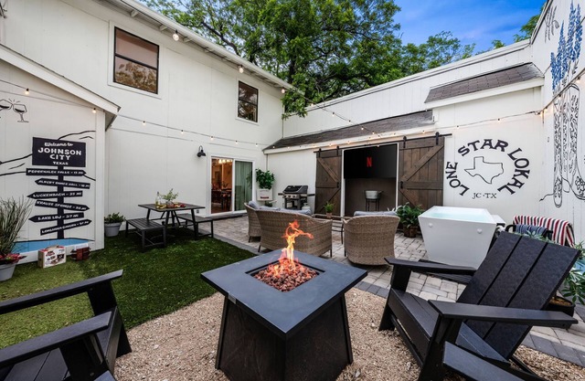 Wine Trail Retreat w/Fire Pit, Grill, Walk to JC Lights