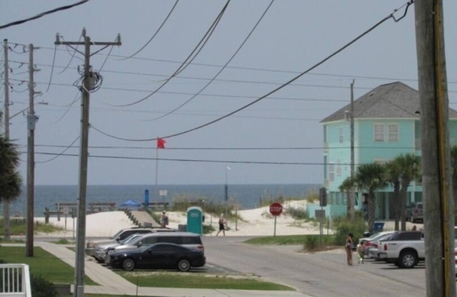 WineDown in Gulf Shores! 4 BR 3 Bath home perfect for relaxing family getaway