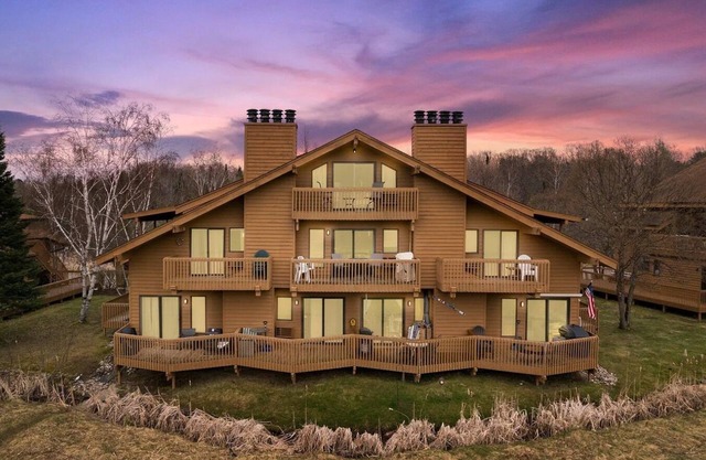 Winter Adventure Retreat - Ski Views, New King Beds, Fully Loaded Kitchen!
