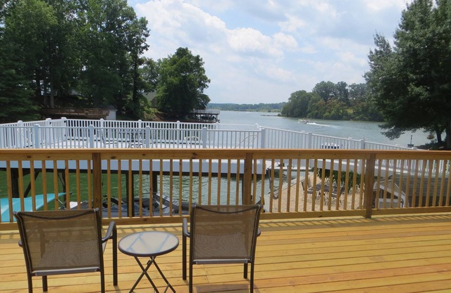 Winter and Holiday discounts!nLakefront On A Quiet Cove At Claytor Lake