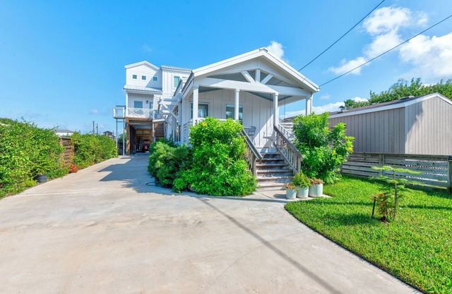 Winter Texan Retreat, shared swimming pool!