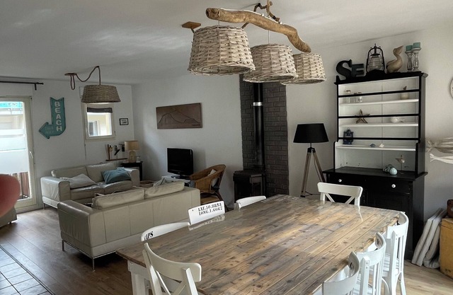 Wissant, direct access to the beach 100m: 6-person house, neat interior and sea view.