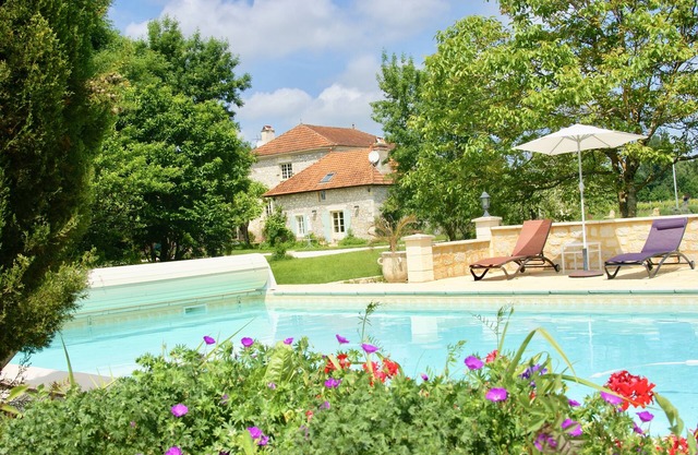 Wisteria Cottage in the Grounds of 16th Cent. Historic Manor, Heated Pool 12mx6m