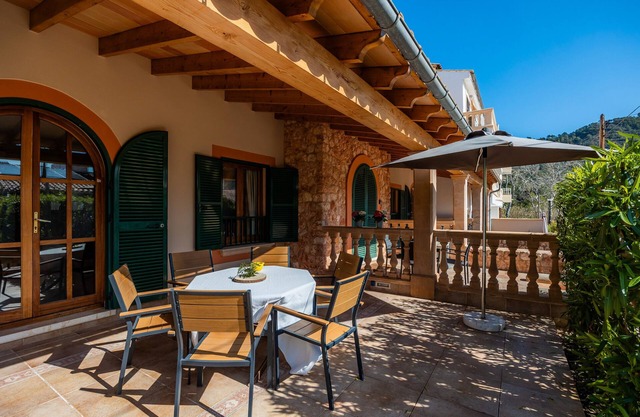 With a rooftop terrace and communal pool – Casa Sa Torre I