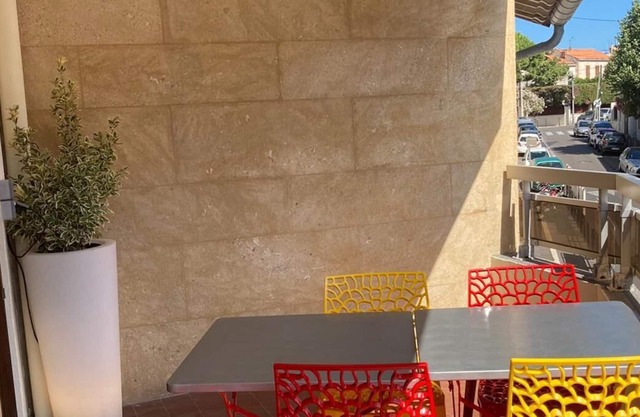 With or without a car: shops, beaches, town centre, transport etc.