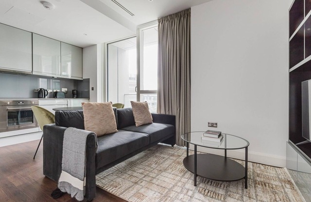 Wonderful Canary Wharf 1BR w/Balcony, Doorman & Elev, by Blueground