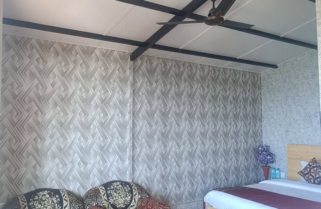 Wonderful cottage with WiFi in Naukuchiatal with lake and mountain viewnn