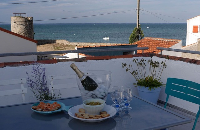 Wonderful stylish 3* Beach house just 30m from seashore, Noirmoutier, France