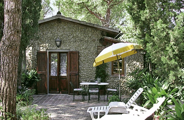 Wonderful private villa for 2 guests with TV, terrace and parking