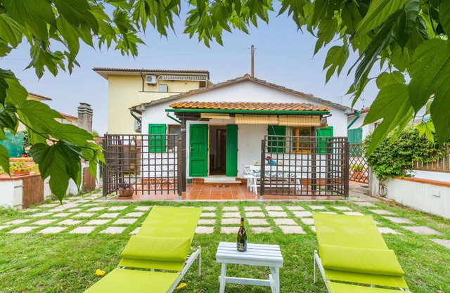 Wonderful private villa for 4 people with A/C, WIFI, TV, patio and pets allowed