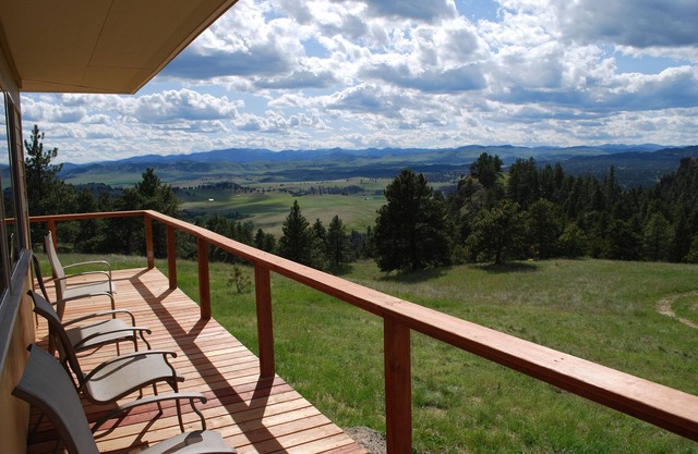 Wonderful mountain cabin minutes from some of finest fly fishing on the Missouri