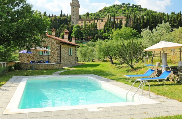 Wonderful private villa for 6 guests with private pool, WIFI, A/C, TV, patio and pets allowed