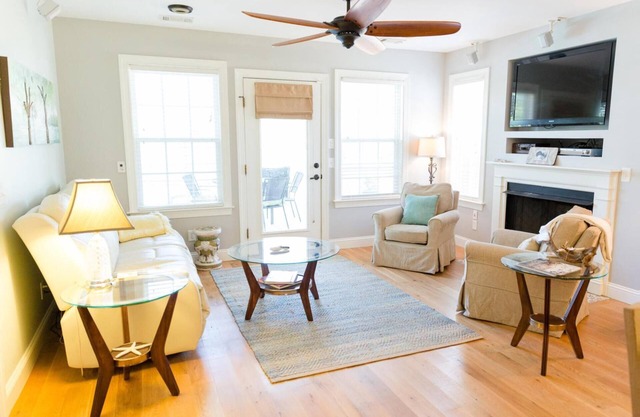 Wonderful, pet-friendly home with private pool and fire pit