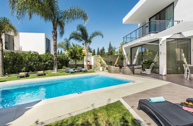 Wonderful private villa for 8 people with private pool, A/C, WIFI, TV and terrace