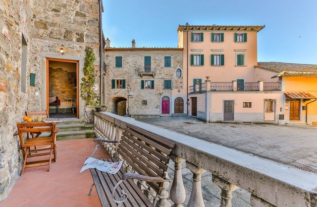 Wonderful private villa for 4 guests with WIFI, A/C, patio and pets allowed, close to Arezzo