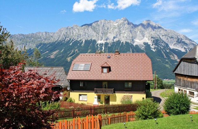 Wonderful private villa for 10 guests with TV, patio and pets allowed