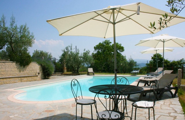 Wonderful private villa for 9 guests with private pool, WIFI, TV and pets allowed, close to Arezzo