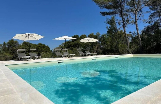 Wonderful private villa with WIFI, A/C, private pool, TV and pets allowed, close to Alberobello