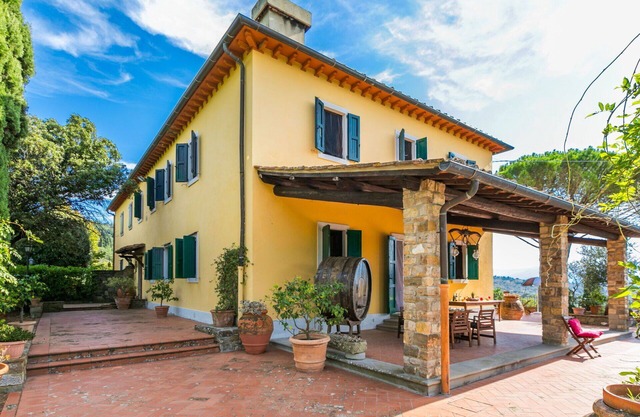 Wonderful private villa for 10 people with WIFI, TV, terrace and panoramic view