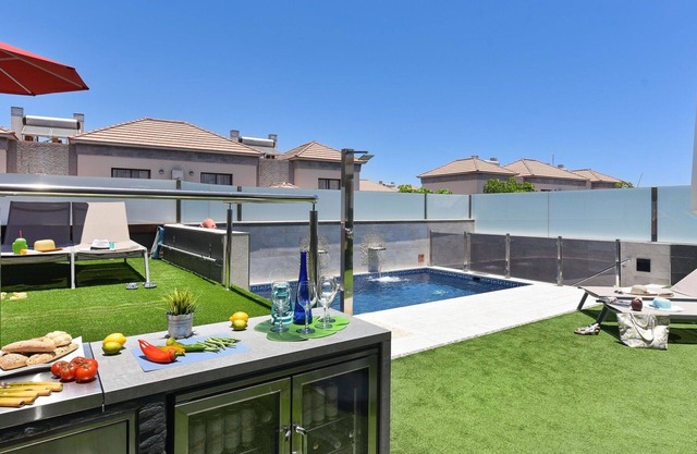 Wonderful private villa for 8 people with A/C, private pool, WIFI, TV and pets allowed