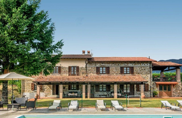 Wonderful private villa for 16 people with WIFI, private pool, TV, pets allowed and parking