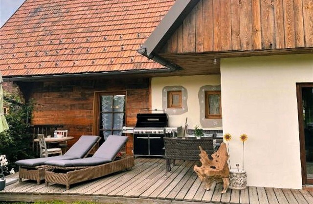 Wonderful private villa for 6 people with A/C, WIFI, hot tub, TV, patio and pets allowed