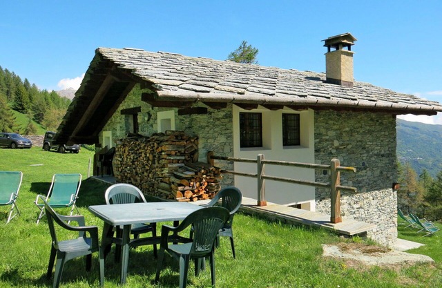 Wonderful private villa for 9 guests with TV and patio