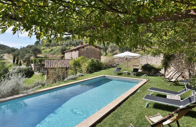 Wonderful private villa with private pool, A/C, WIFI, TV, terrace and panoramic view, close to L.