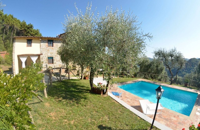 Wonderful private villa with WIFI, private pool, TV, pets allowed and panoramic view, close to L.