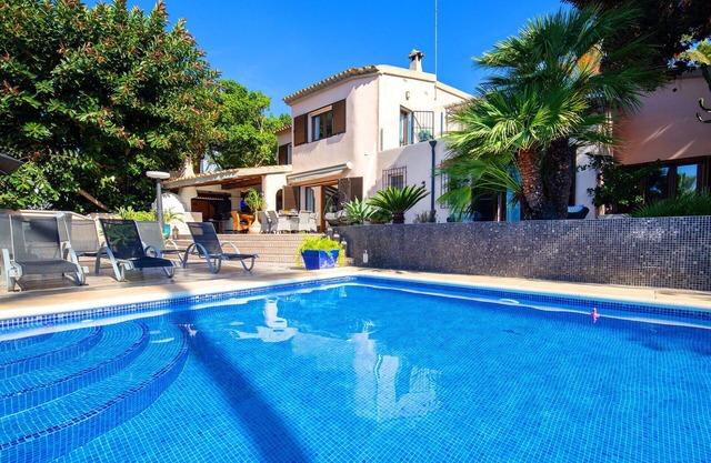 Wonderful private villa with hot tub, A/C, private pool, WIFI, TV, patio and pets allowed