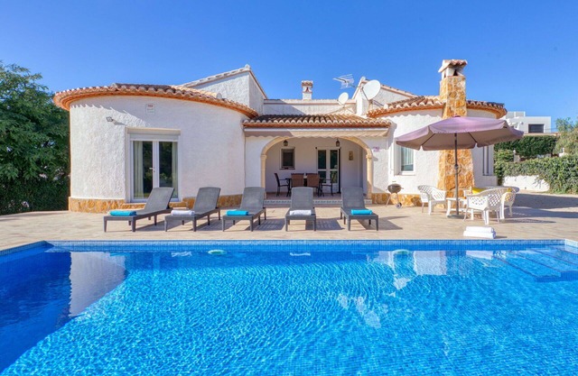 Wonderful private villa for 6 people with A/C, WIFI, private pool, TV, terrace and pets allowed